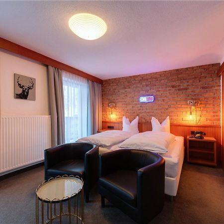 Hotel Pension Kirchplatz Sankt Anton am Arlberg Esterno foto