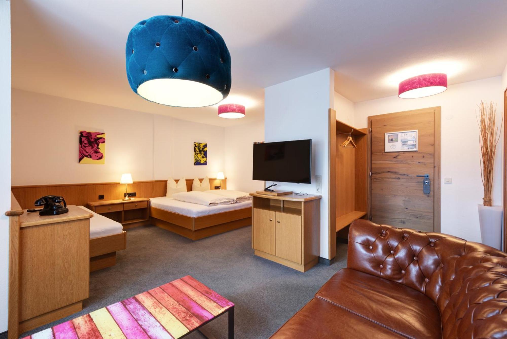 Hotel Pension Kirchplatz Sankt Anton am Arlberg Esterno foto