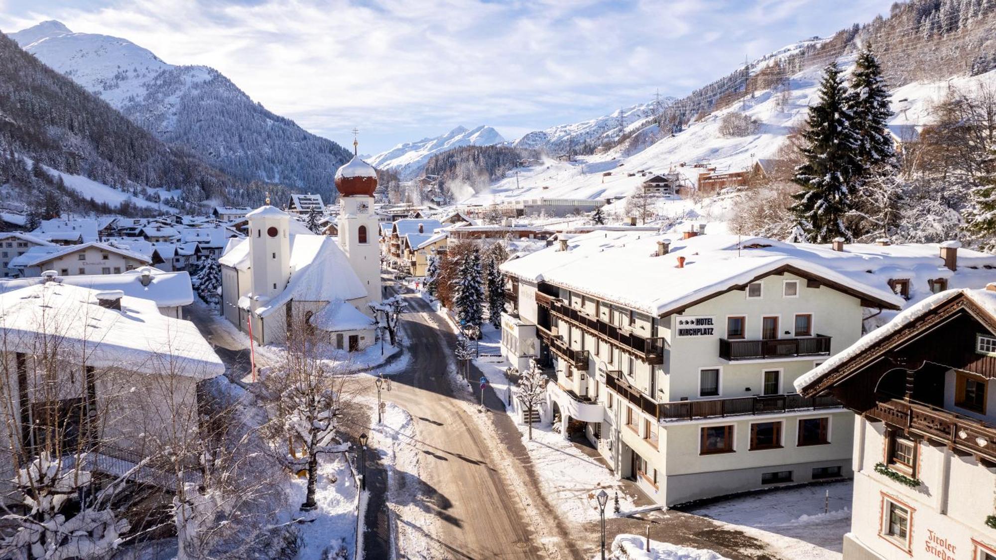 Hotel Pension Kirchplatz Sankt Anton am Arlberg Esterno foto