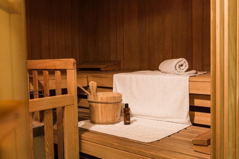 Hotel Pension Kirchplatz Sankt Anton am Arlberg Esterno foto