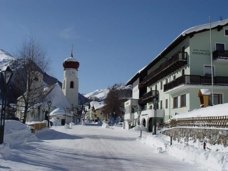 Hotel Pension Kirchplatz Sankt Anton am Arlberg Esterno foto